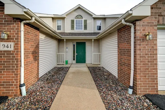$239,900 | 941 Park, Unit 101, Oregon, WI 53575