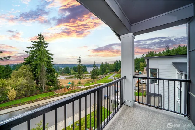 $844,990 | 17530 Northeast Midnight Sun Loop, Poulsbo, WA 98370