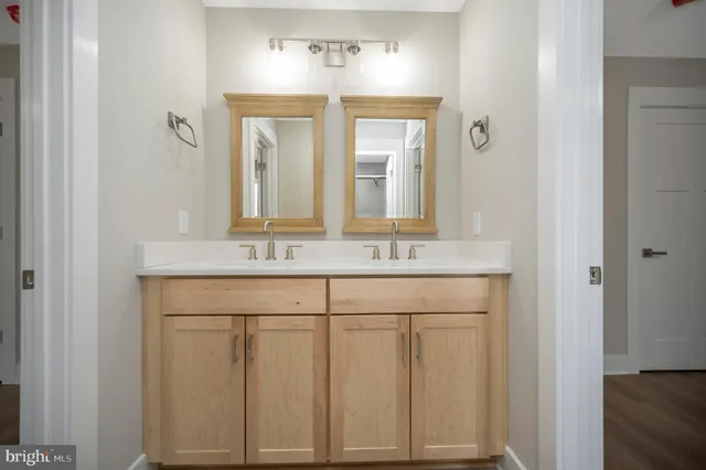 an aerial view of a house with outdoor space and lake view