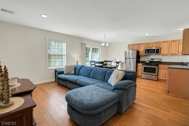 $380,000 | 19 Gregg Court, Newton, NJ 07860