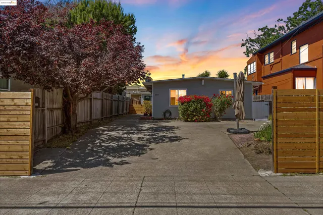$995,000 | 1611 Julia Street, Berkeley, CA 94703