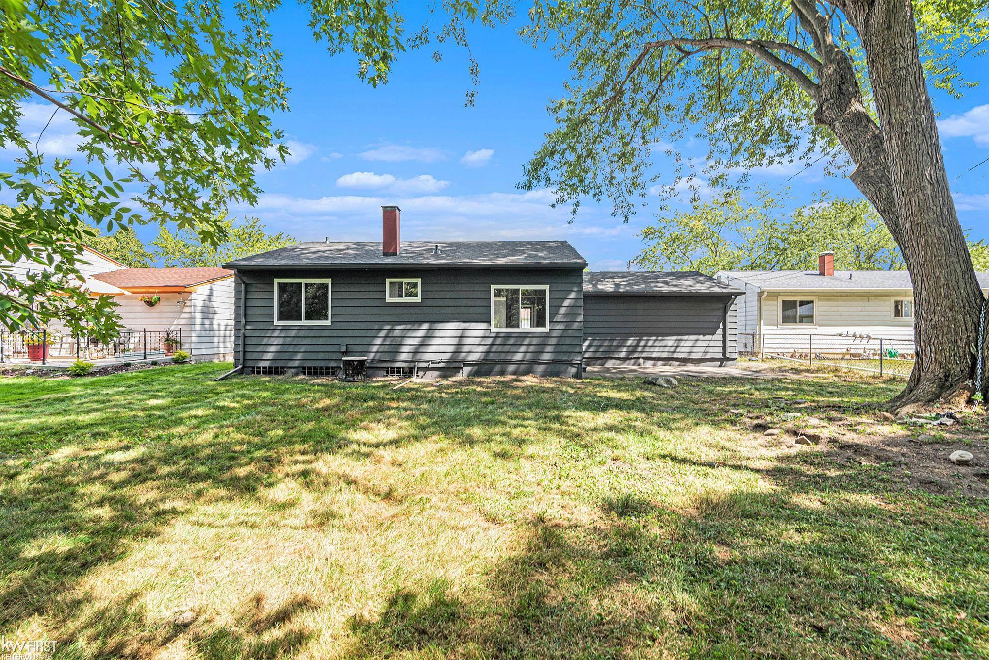 2329 Bates Road Mount Morris, MI 48458 - Photo 2 of 25 50088103-1.JPG