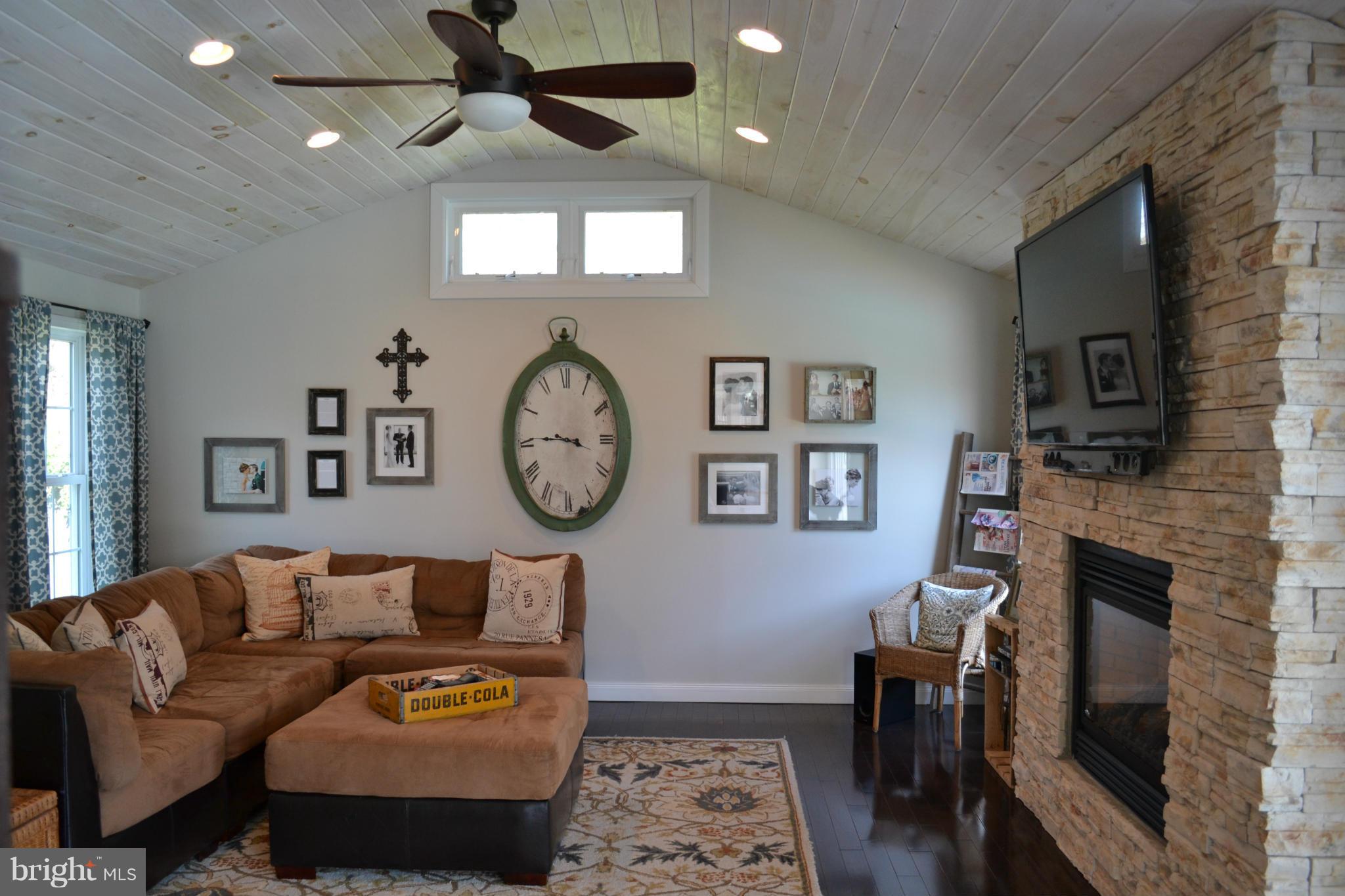 15927 Livingston Road Accokeek, MD 20607 - Photo 21 of 30 Family Room or 3rd Bedroom