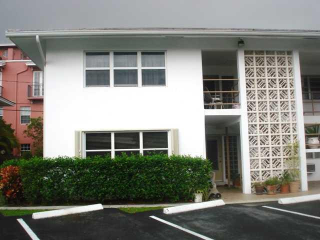 3204 Colony Club Road, Unit 1 Pompano Beach, FL 33062 - Photo 12 of 16 Exterior Front