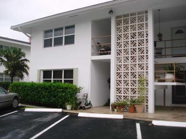 3204 Colony Club Road, Unit 1 Pompano Beach, FL 33062 - Photo 3 of 16 Exterior Front