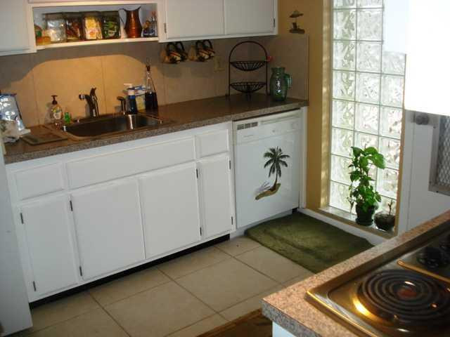 3204 Colony Club Road, Unit 1 Pompano Beach, FL 33062 - Photo 4 of 16 Kitchen