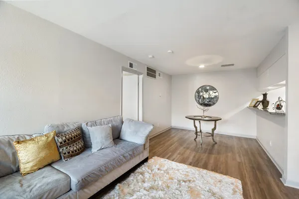 $886 | 10101 Forum Park Drive, Unit 2016, Houston, TX 77036