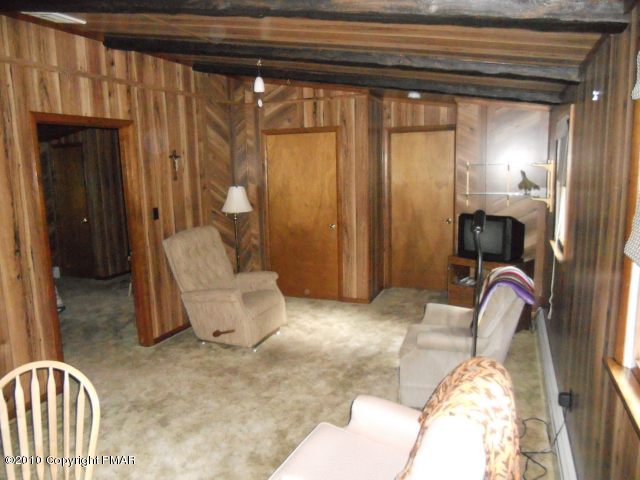 7 Walnut Trail Bushkill, PA 18324 - Photo 11 of 17 Family Room View 2