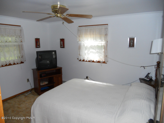 7 Walnut Trail Bushkill, PA 18324 - Photo 15 of 17 Bedroom 2