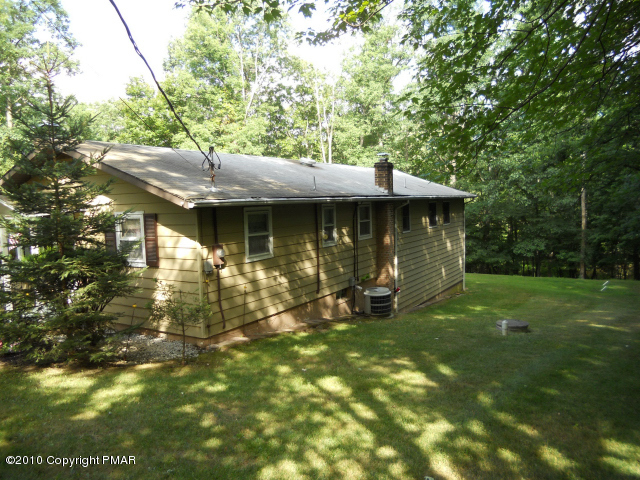 7 Walnut Trail Bushkill, PA 18324 - Photo 3 of 17 Exterior View 3