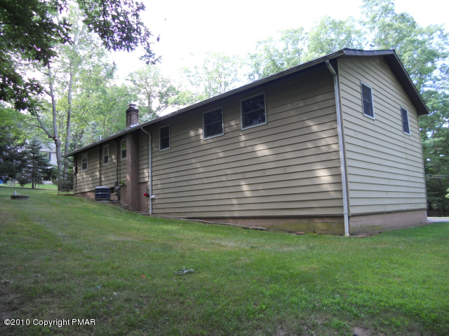 7 Walnut Trail Bushkill, PA 18324 - Photo 4 of 17 Exterior View 4