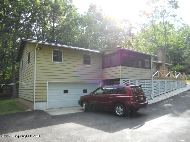 7 Walnut Trail Bushkill, PA 18324 - Photo 5 of 17 Exterior View 5