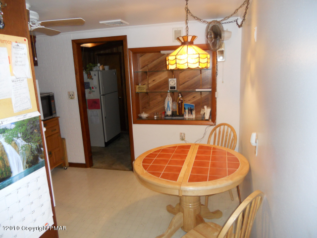 7 Walnut Trail Bushkill, PA 18324 - Photo 8 of 17 Eat In Kitchen
