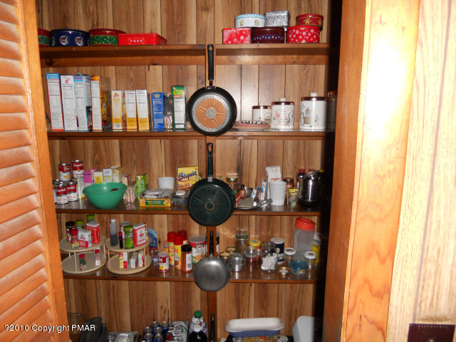 7 Walnut Trail Bushkill, PA 18324 - Photo 9 of 17 Pantry