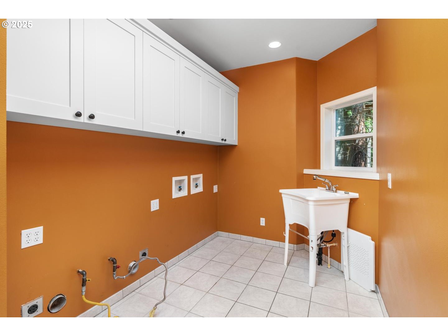 2118 Northwest Mill Pond Road Portland, OR 97229 - Photo 34 of 44 a view of a room with a window