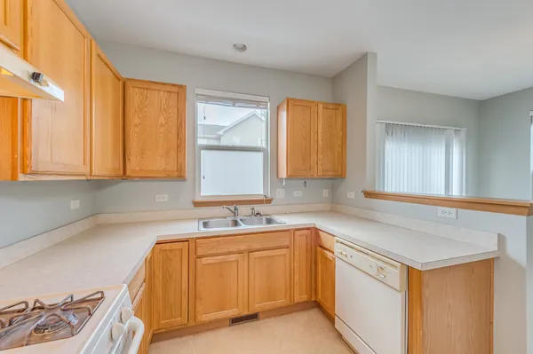 $209,000 | 1492 Cambria Drive, Unit 6, DeKalb, IL 60115