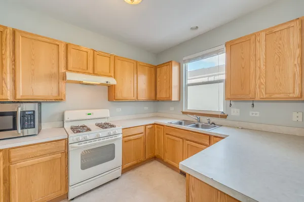 $209,000 | 1492 Cambria Drive, Unit 6, DeKalb, IL 60115