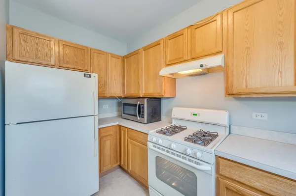 $209,000 | 1492 Cambria Drive, Unit 6, DeKalb, IL 60115