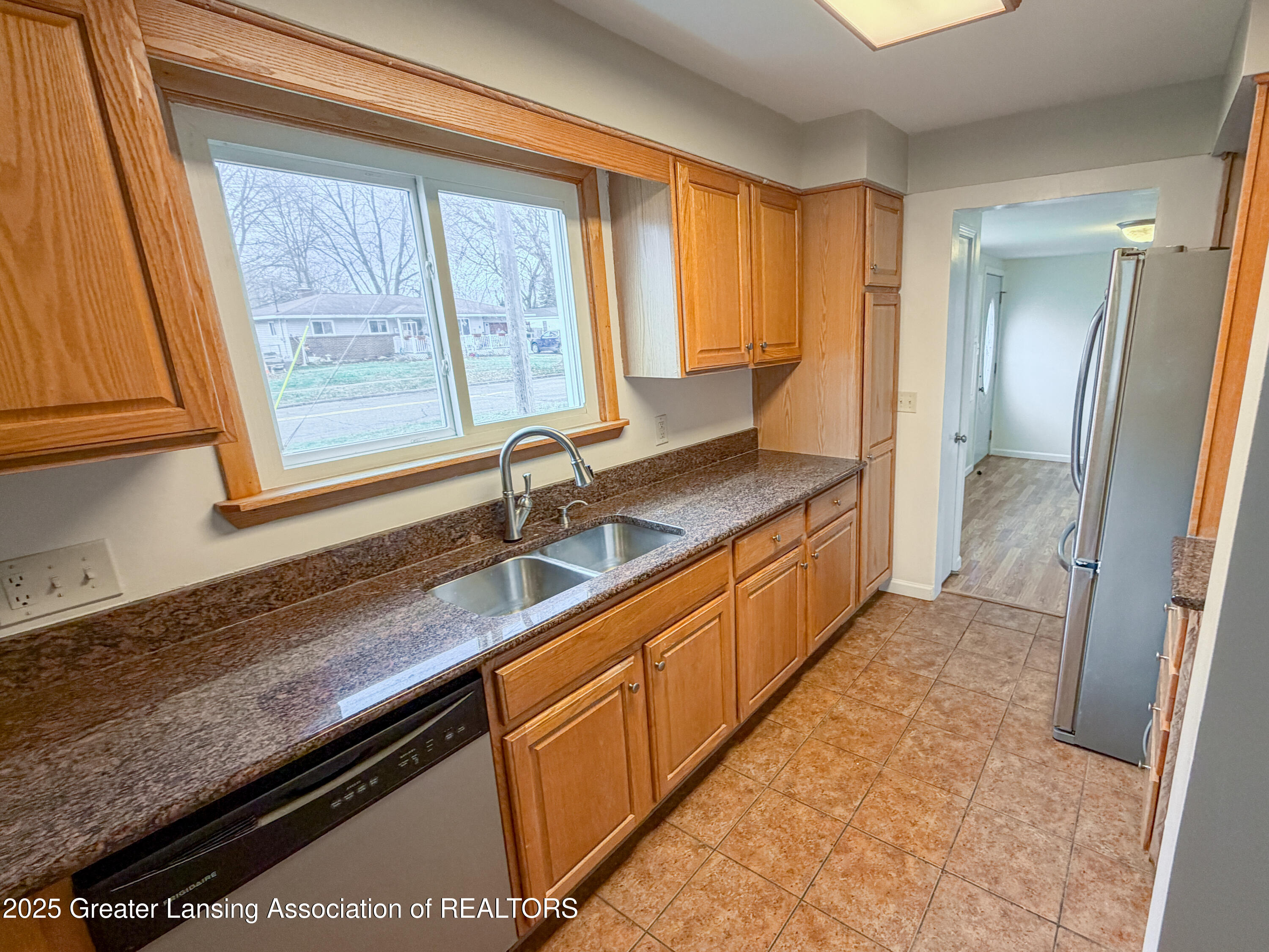 226 West Jolly Road Lansing, MI 48910 - Photo 5 of 16 DSC0175