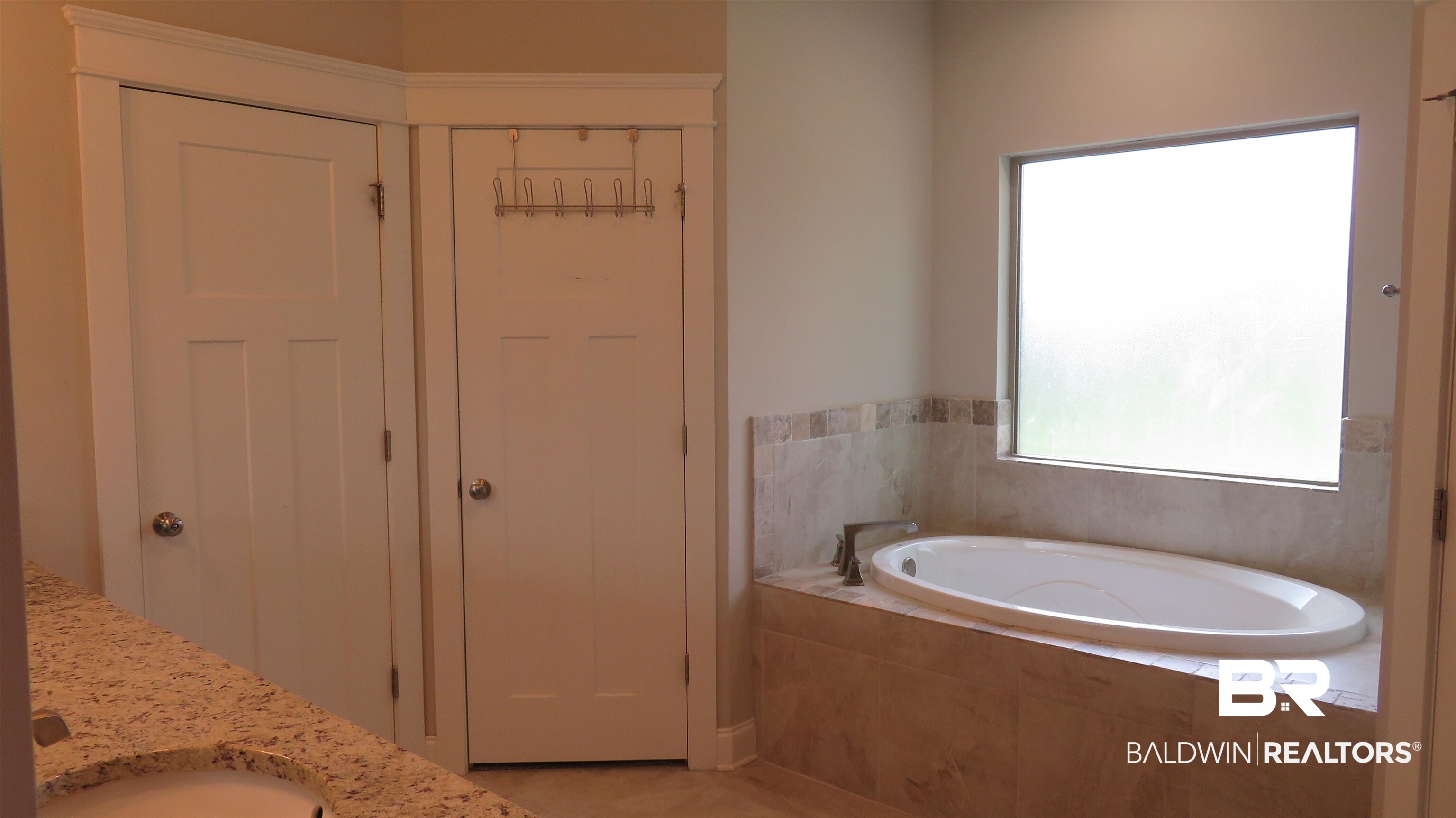 12115 Aurora Way Daphne, AL 36527 - Photo 13 of 23 Primary Bath tub view
