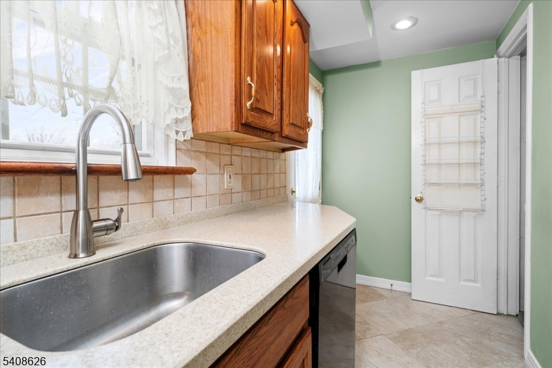 112 Union Street Cedar Grove, NJ 07009 - Photo 24 of 43