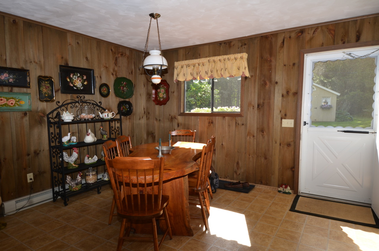237 East Shore Road Becket, MA 01223 - Photo 5 of 16 Dining