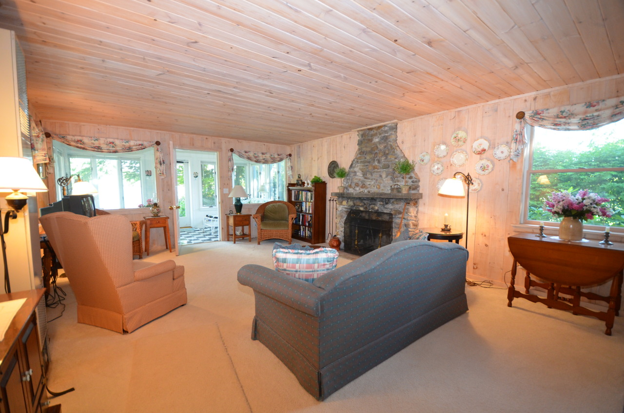 237 East Shore Road Becket, MA 01223 - Photo 8 of 16 Livingroom