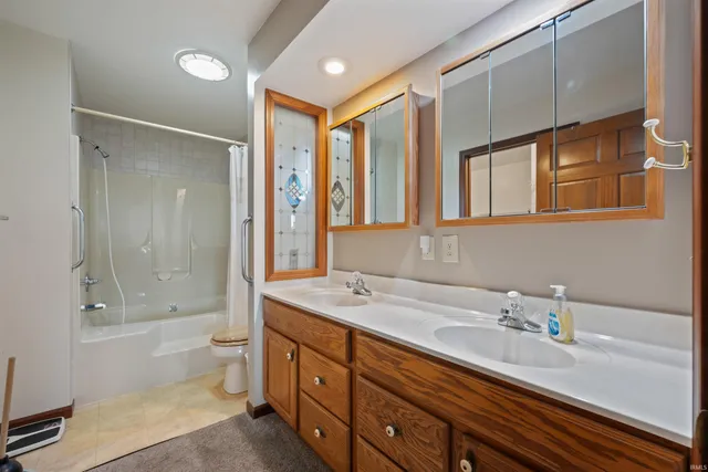 $375,000 | 3869 Highway 116, Markle, IN 46770