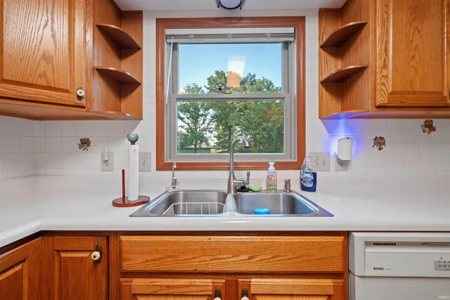 $375,000 | 3869 Highway 116, Markle, IN 46770