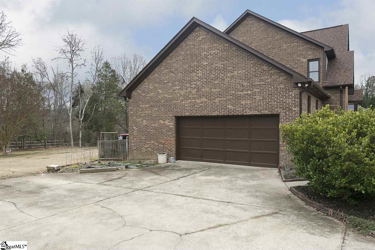107 Taniere Court Simpsonville, SC 29680 - Photo 3 of 34 Gallery Image 3