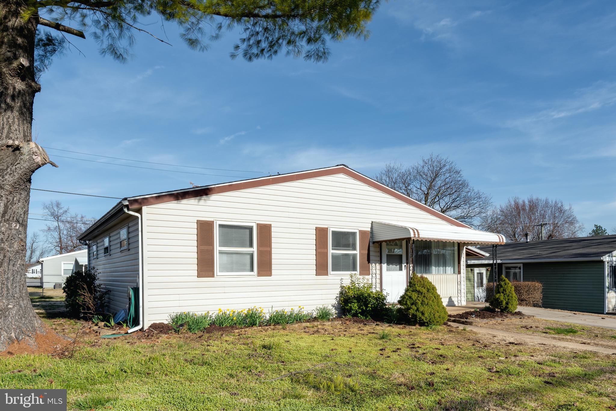 3005 Sollers Point Road Baltimore, MD 21222 - Photo 2 of 33 a front view of a house with a yard