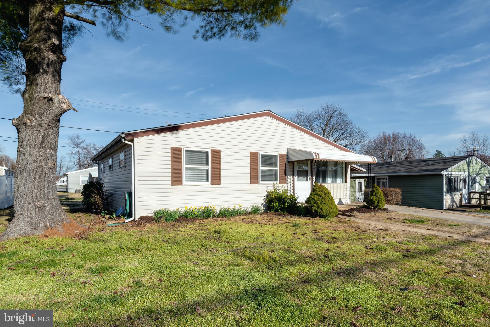 3005 Sollers Point Road Baltimore, MD 21222 - Photo 5 of 33 a view of a house with a yard
