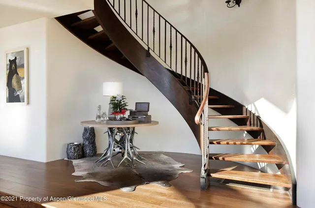 a view of entryway and workspace