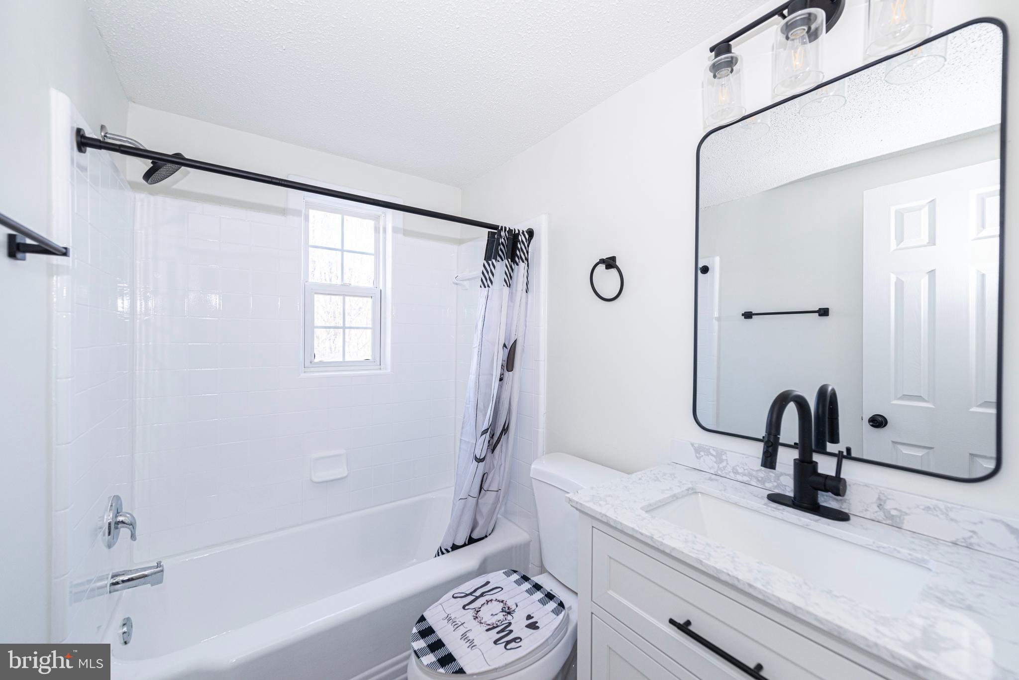 2237 Farrington Avenue, Unit 6204 Alexandria, VA 22303 - Photo 8 of 12 a bathroom with a sink a toilet and a tub