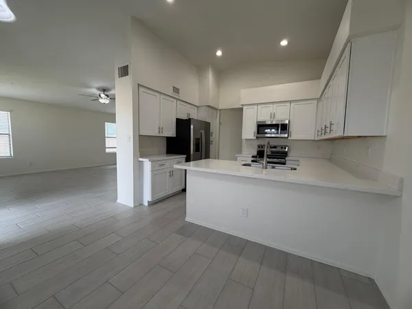 $1,995 | 5119 North 78th Drive, Glendale, AZ 85303