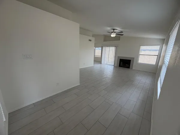 $1,995 | 5119 North 78th Drive, Glendale, AZ 85303