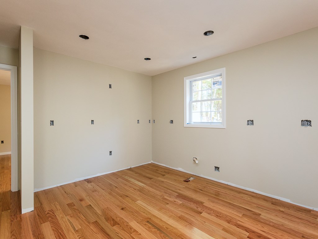 28 Conant Road Nashua, NH 03062 - Photo 8 of 13