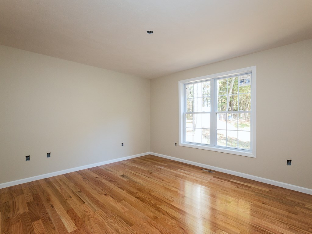 28 Conant Road Nashua, NH 03062 - Photo 9 of 13