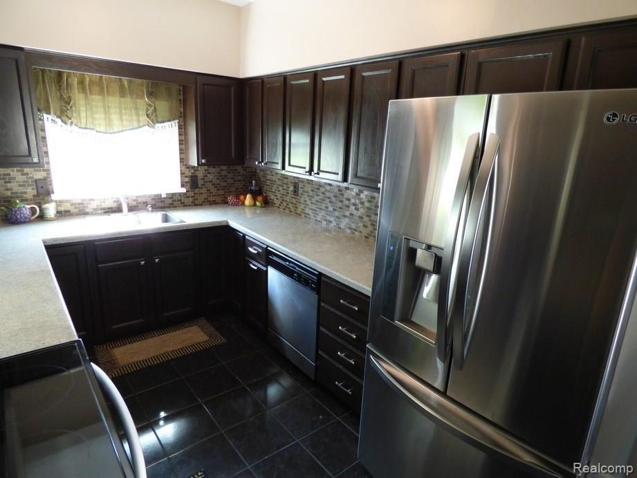 3581 Mann Road Clarkston, MI 48346 - Photo 5 of 52 P1110417.jpg