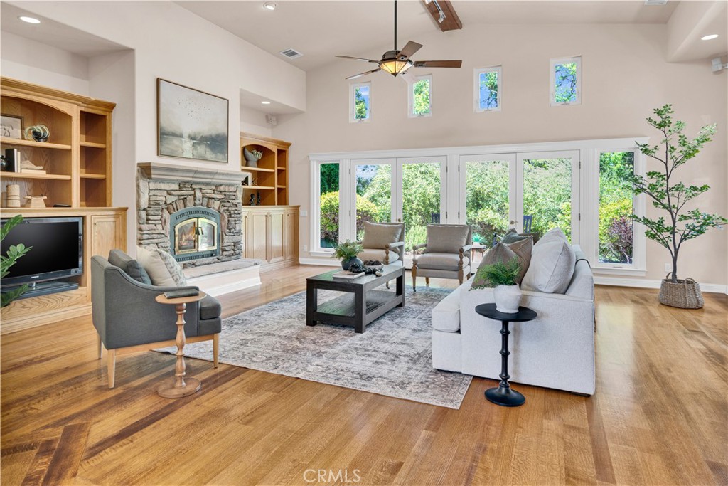 117 Frontier Way Templeton, CA 93465 - Photo 4 of 57 a living room with furniture and a table