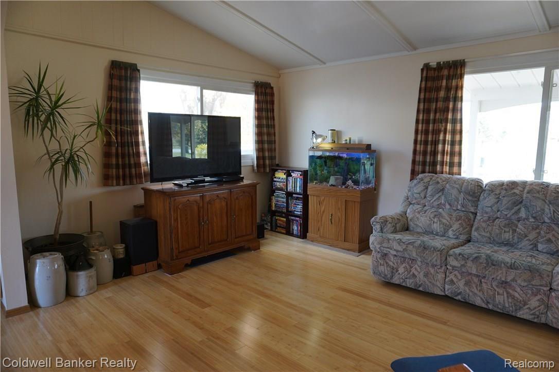 1800 South Allen Road St. Clair, MI 48079 - Photo 4 of 18 Living Room.jpg