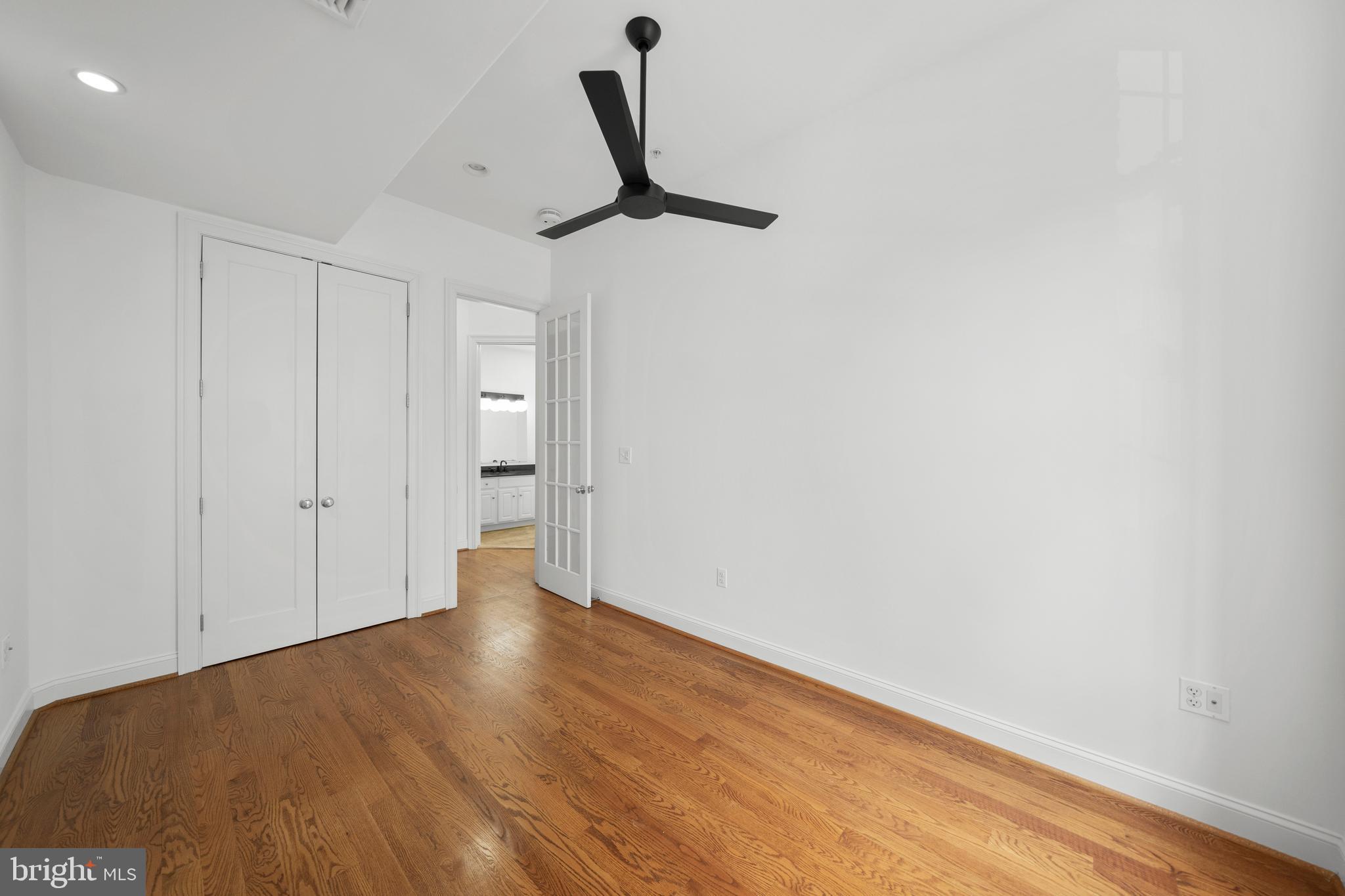 716 South 11th Street, Unit 201 Philadelphia, PA 19147 - Photo 18 of 35