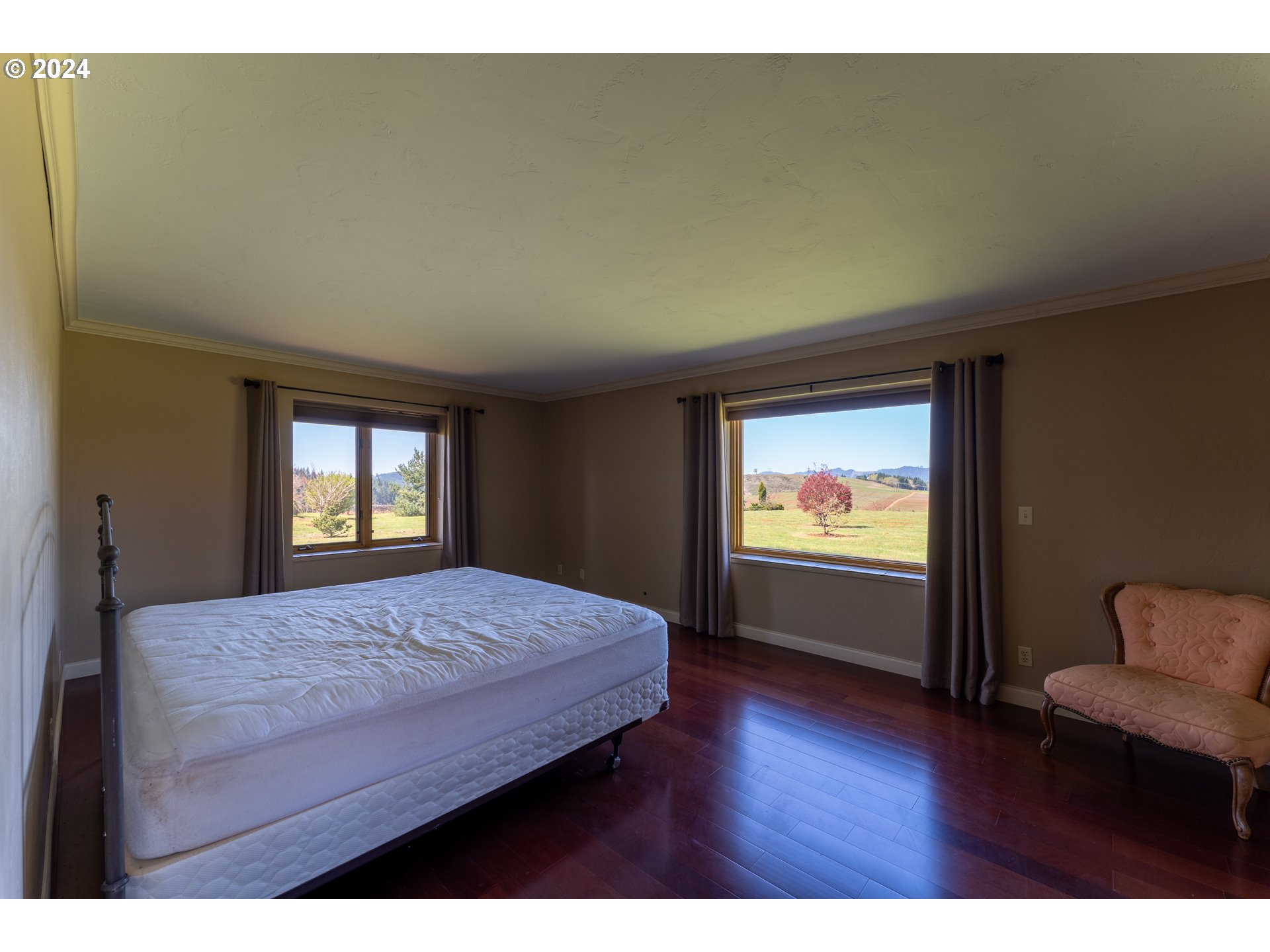 1488 Red Hill Road Oakland, OR 97462 - Photo 15 of 35 a bedroom with a bed and a window