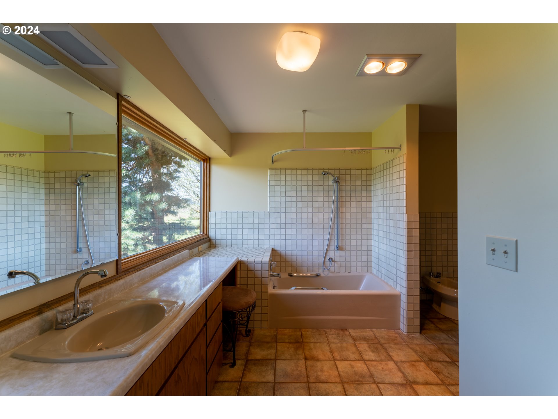1488 Red Hill Road Oakland, OR 97462 - Photo 16 of 35 a bathroom with a sink mirror and a bathtub