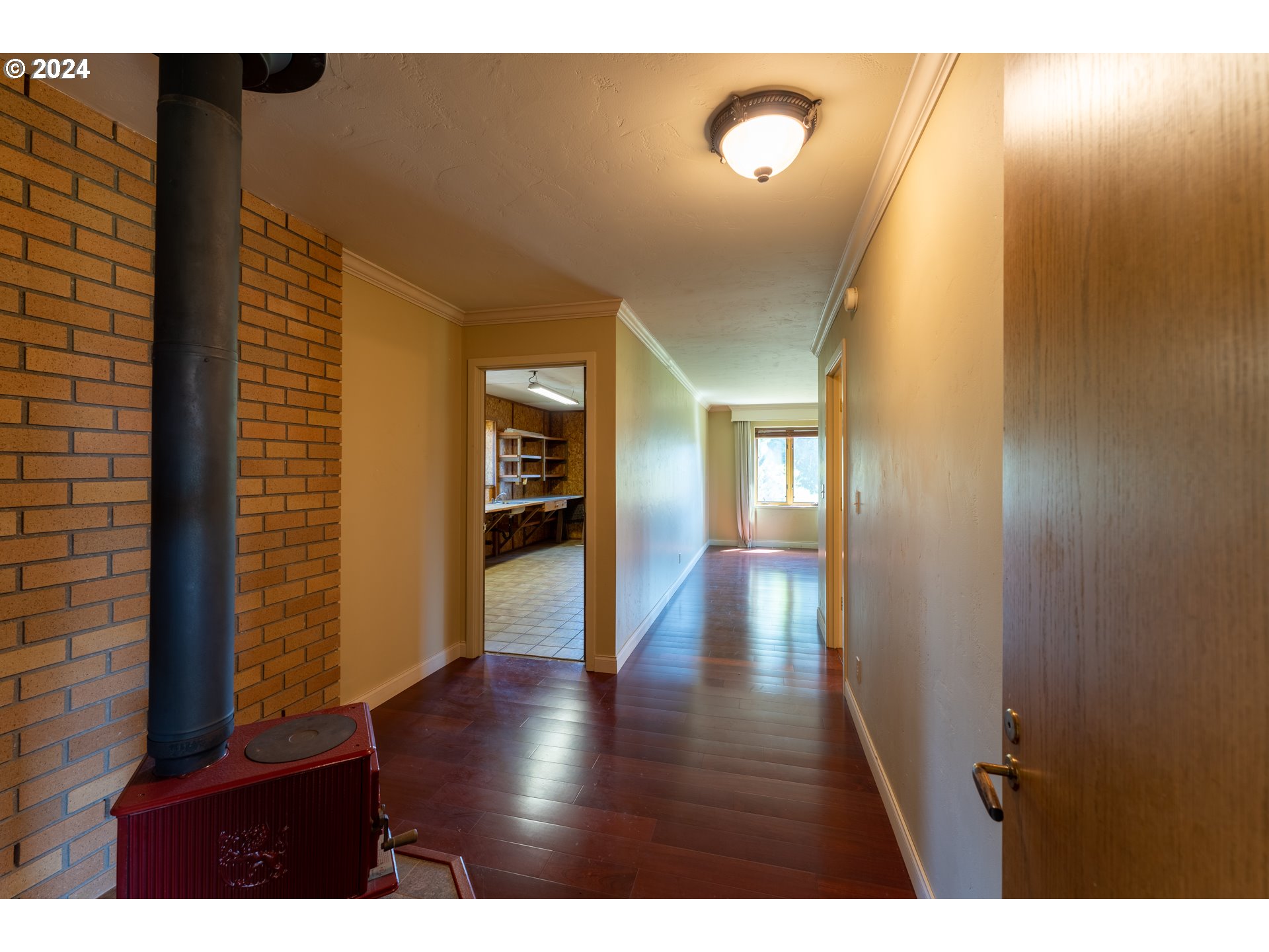 1488 Red Hill Road Oakland, OR 97462 - Photo 17 of 35 a view interior of the house