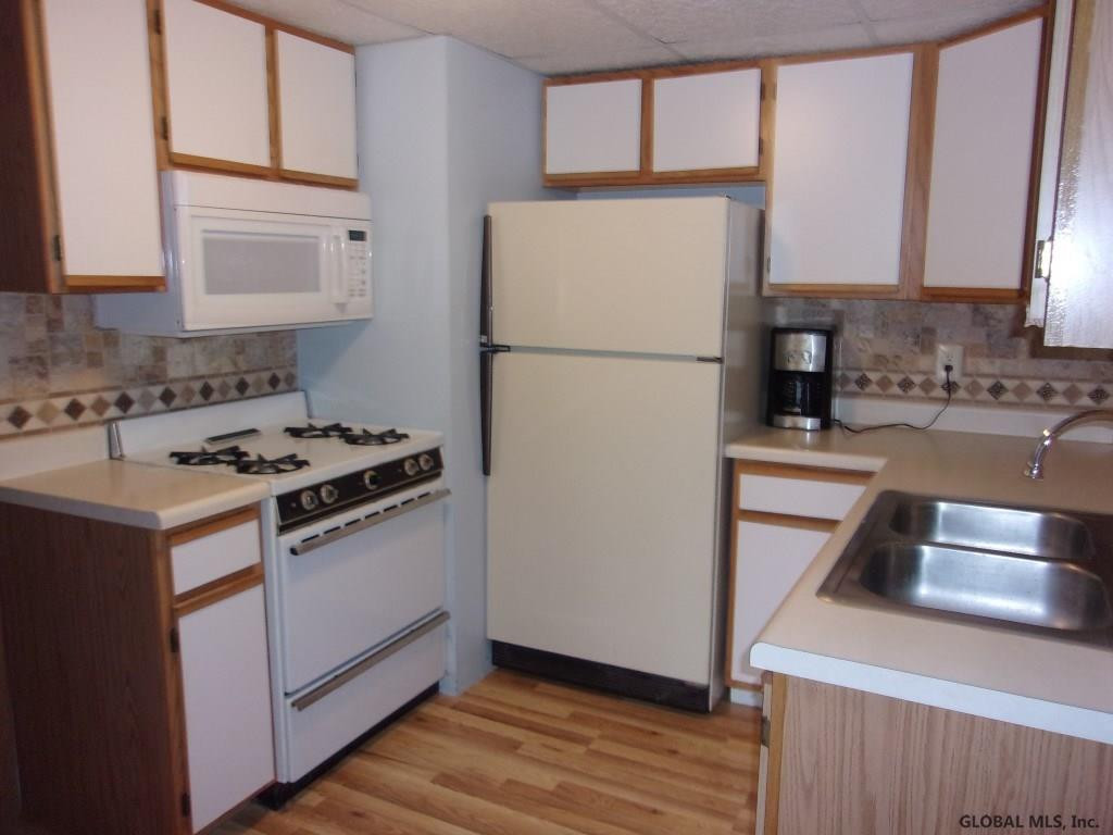 233 Lisha Kill Road Colonie, NY 12309 - Photo 5 of 27 Photo 5