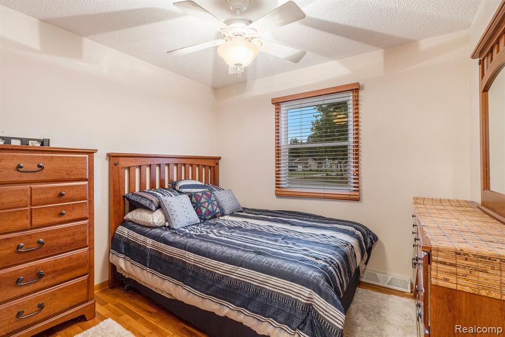 2438 Grove Park Road Fenton, MI 48430 - Photo 17 of 46