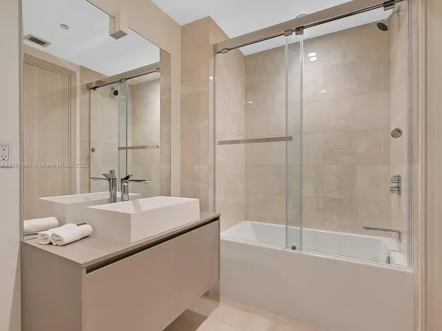 $15,500 | 1000 Brickell Plaza, Unit 3402, Miami, FL 33131