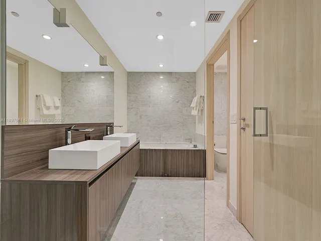 $15,500 | 1000 Brickell Plaza, Unit 3402, Miami, FL 33131