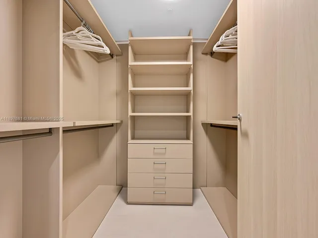 $15,500 | 1000 Brickell Plaza, Unit 3402, Miami, FL 33131